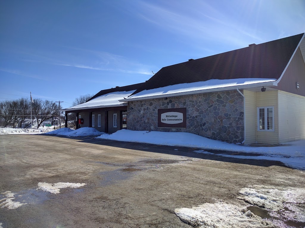 Library And Dining Communal | 435 Rue 1 du Pied de la Montagne, Sainte-Marcelline-de-Kildare, QC J0K, Canada | Phone: (450) 883-0247