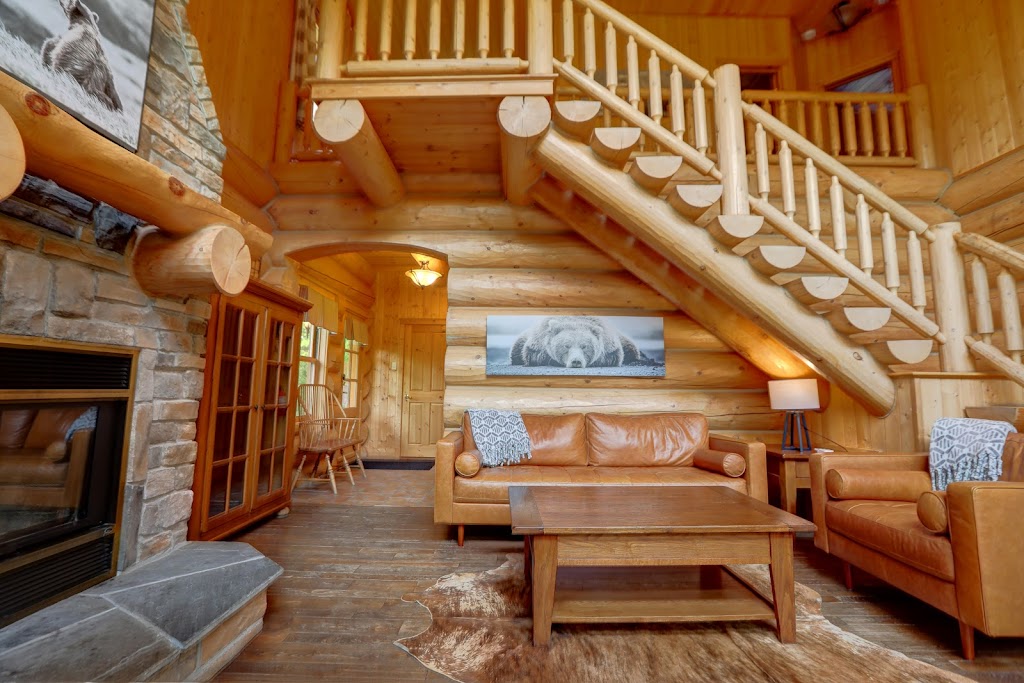 Chalet no. 10 by Fiddler Lake Resort® (Ours-Bear) | 3 Chem. du Geai-Bleu, Mille-Isles, QC J0R 1A0, Canada | Phone: (800) 721-0371