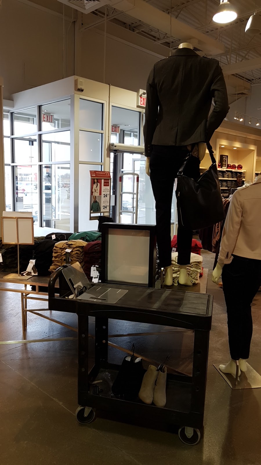 Banana Republic Factory Store | 1555 Talbot Rd UNITE 710/720, Windsor, ON N9H 2H2, Canada | Phone: (519) 969-9033