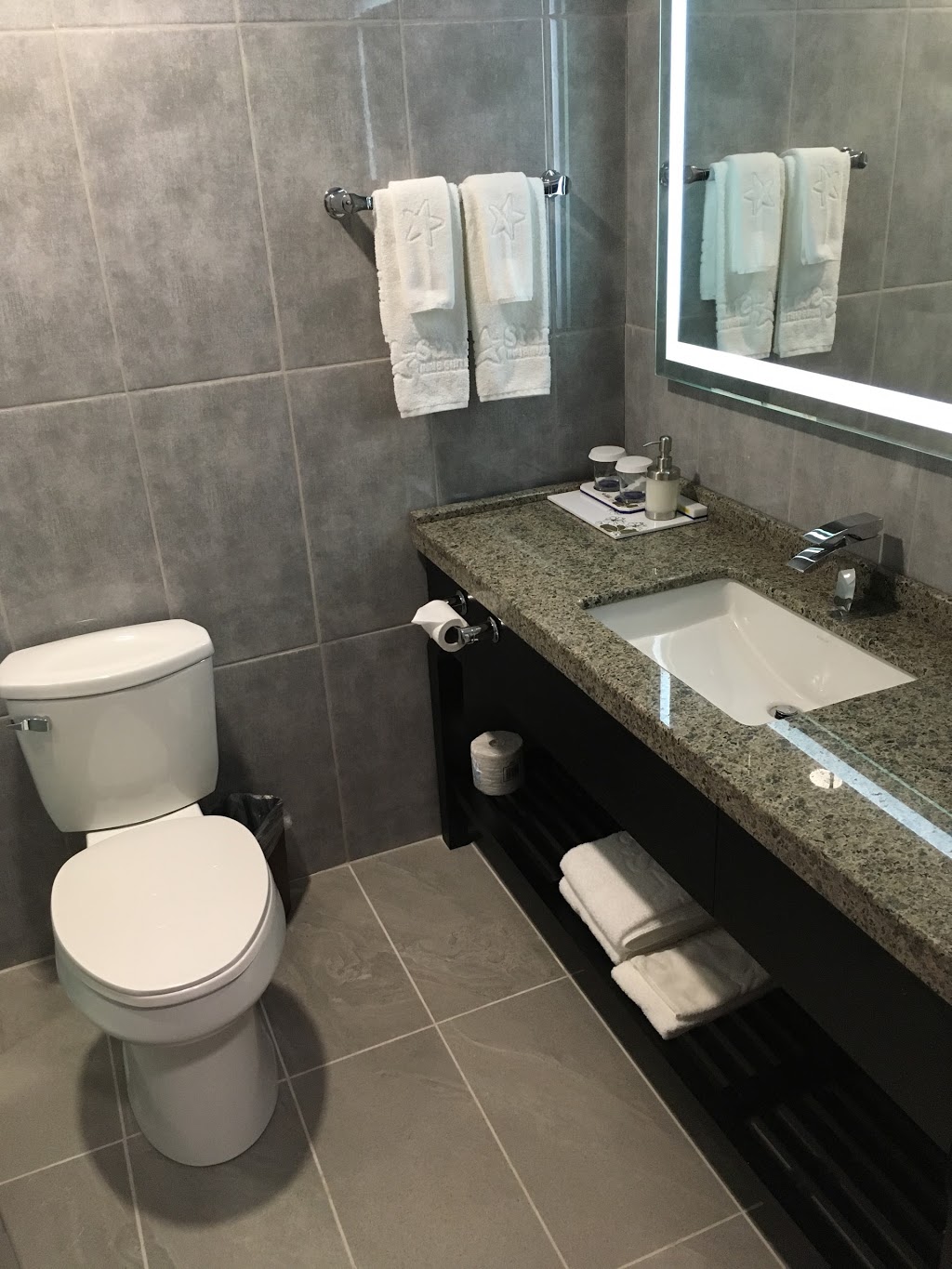 Stars Inn Edmonton International Airport | 8332 Sparrow Crescent, Leduc, AB T9E 8B7, Canada | Phone: (780) 739-2121