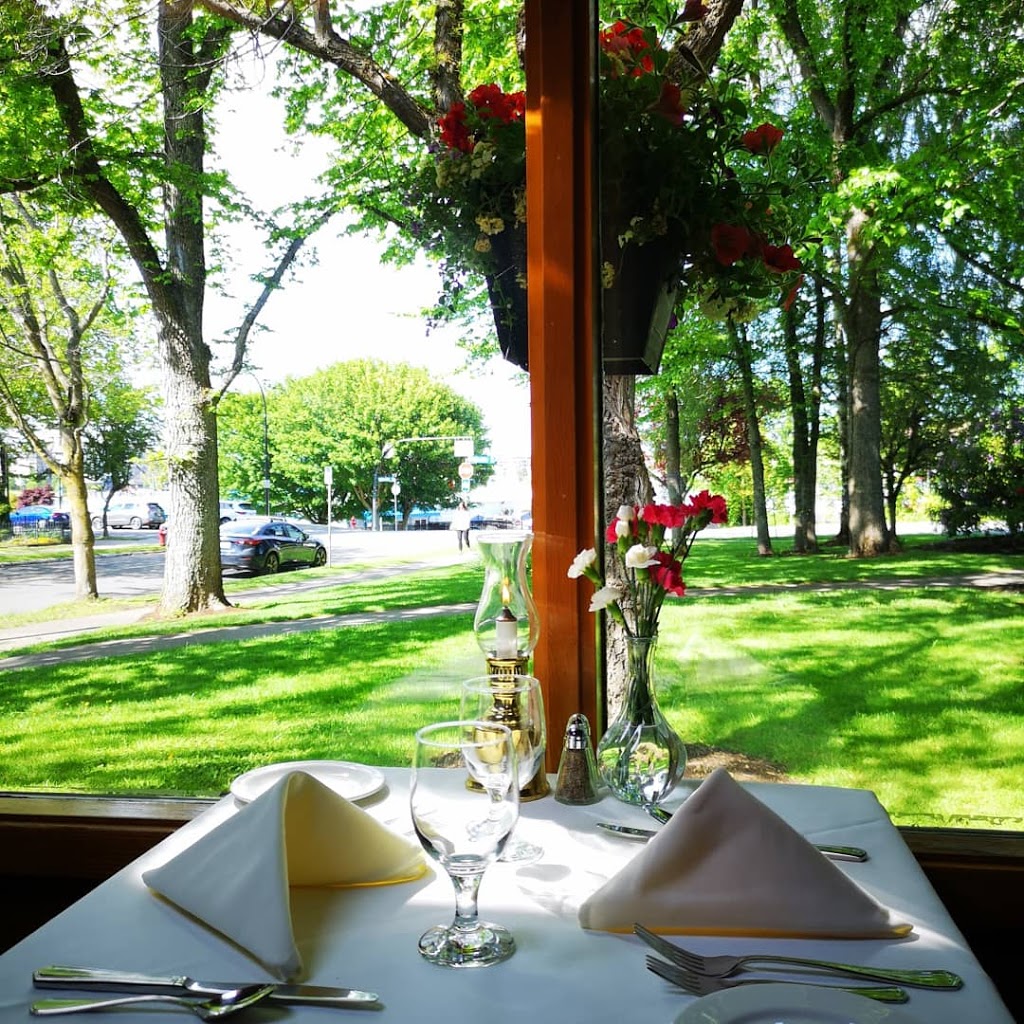 Victoria Harbour House Restaurant | 607 Oswego St, Victoria, BC V8V 4W9, Canada | Phone: (250) 386-1244