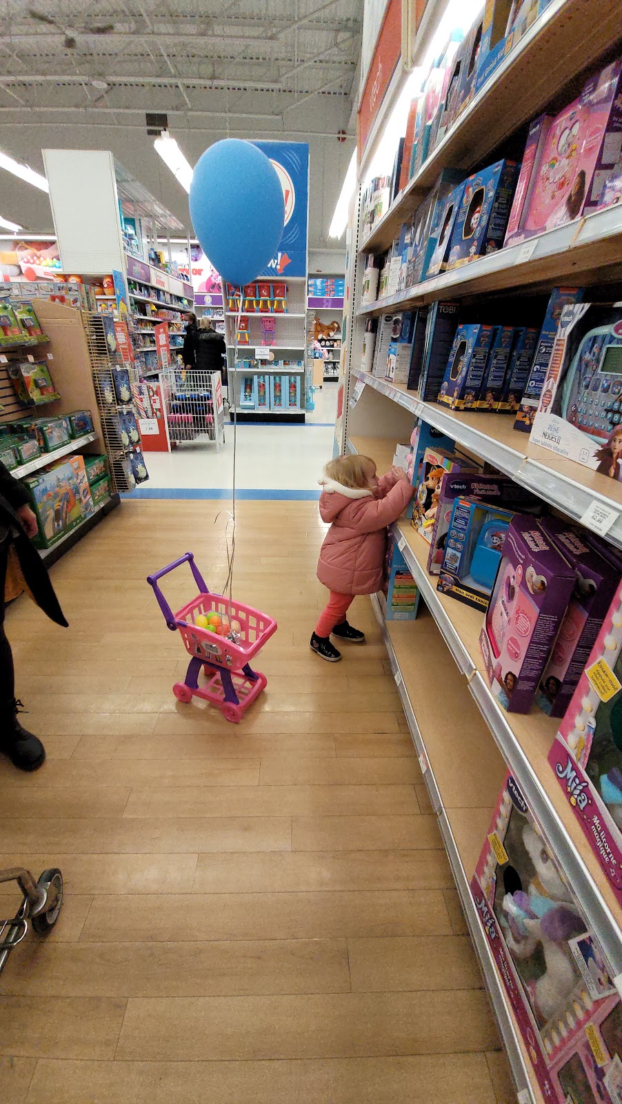 Toys"R"Us | 7125 Bd Newman, LaSalle, QC H8N 2K3, Canada | Phone: (514) 366-4532
