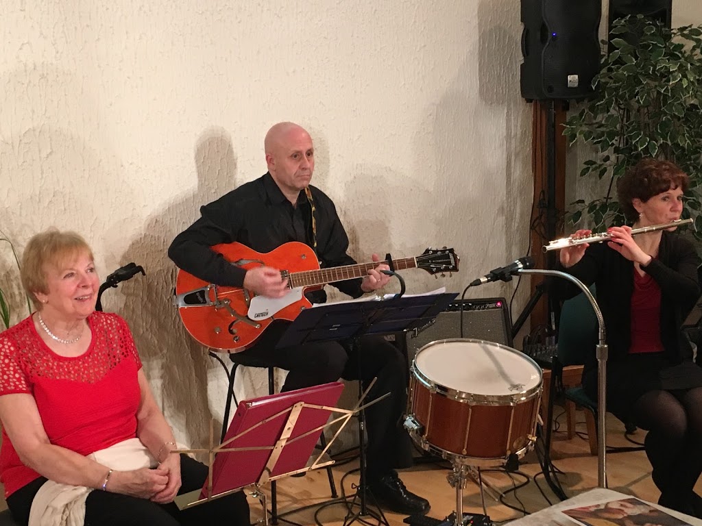Eglise Saint-Léopold | 3827 Boulevard Sainte-Rose, Laval, QC H7P 4G1, Canada | Phone: (450) 625-1095