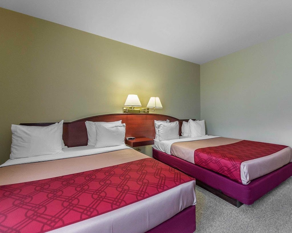 Econo Lodge Montmorency Falls | 5490 Boulevard Sainte-Anne, Boischatel, QC G0A 1H0, Canada | Phone: (418) 822-4777