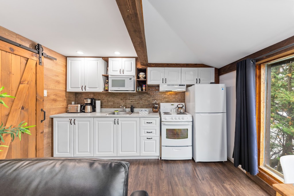 Le1613 - Chalets dans le nord | 1613 Chemin des Pins, Sainte-Lucie-des-Laurentides, QC J0T 2J0, Canada | Phone: (514) 772-3502