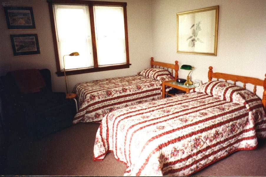 Gallery Guest House B & B and Savage Art Gallery | 611 Shore Rd, Liverpool, NS B0T 1K0, Canada | Phone: (902) 354-5431