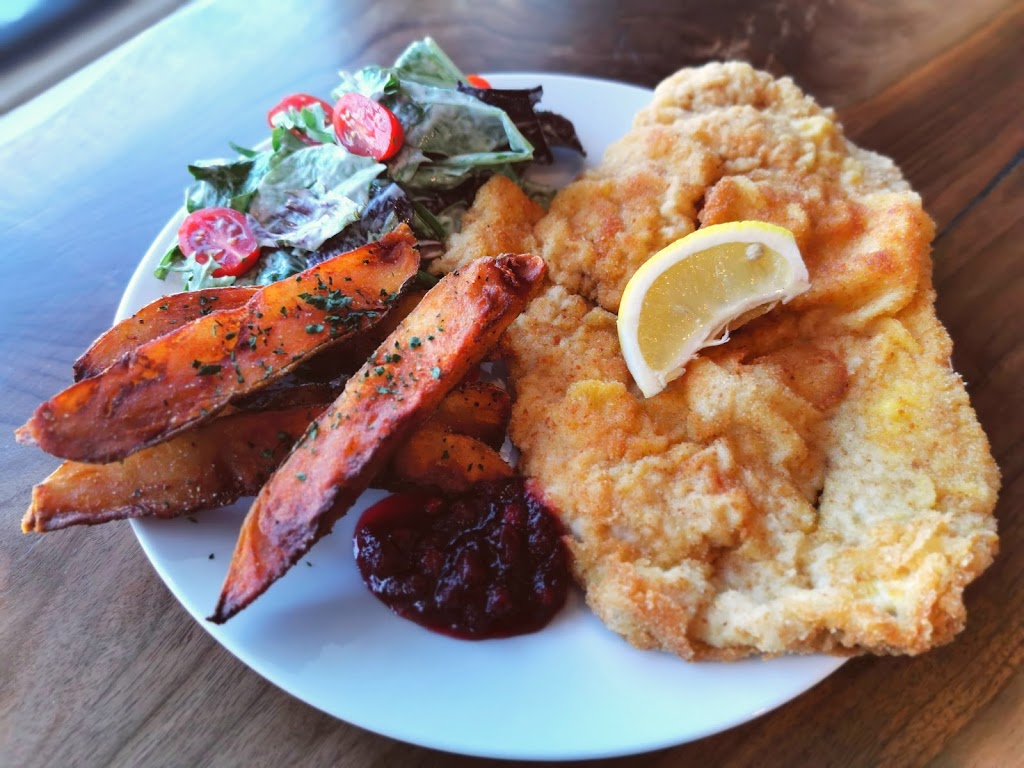Chef Henrie Bistro & Café | 339 High St, MacTier, ON P0C 1H0, Canada | Phone: (705) 345-5042