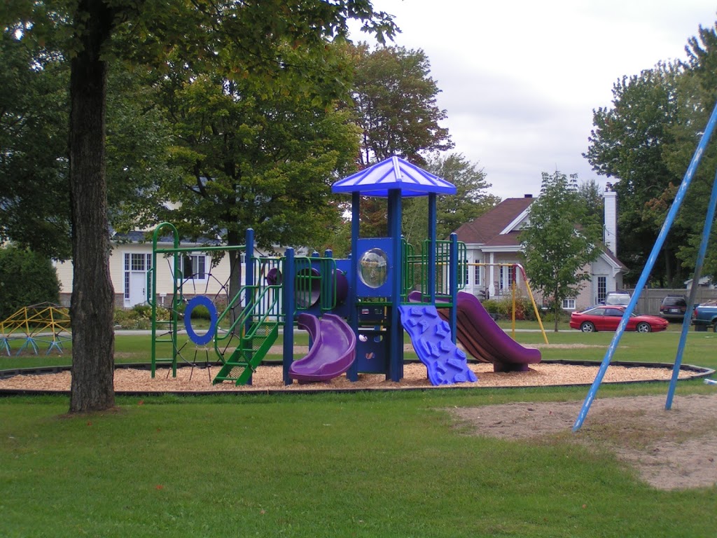 Parc Mathieu | Avenue Mathieu, Mascouche, QC J7K 2G6, Canada | Phone: (450) 474-4133