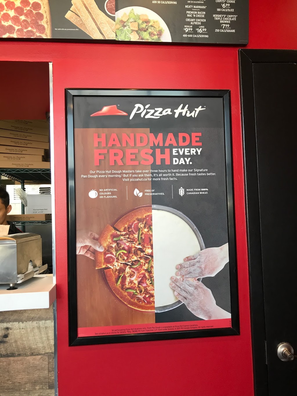 Pizza Hut | 666 Burnhamthorpe Rd, Etobicoke, ON M9C 2Z3, Canada | Phone: (416) 622-3669