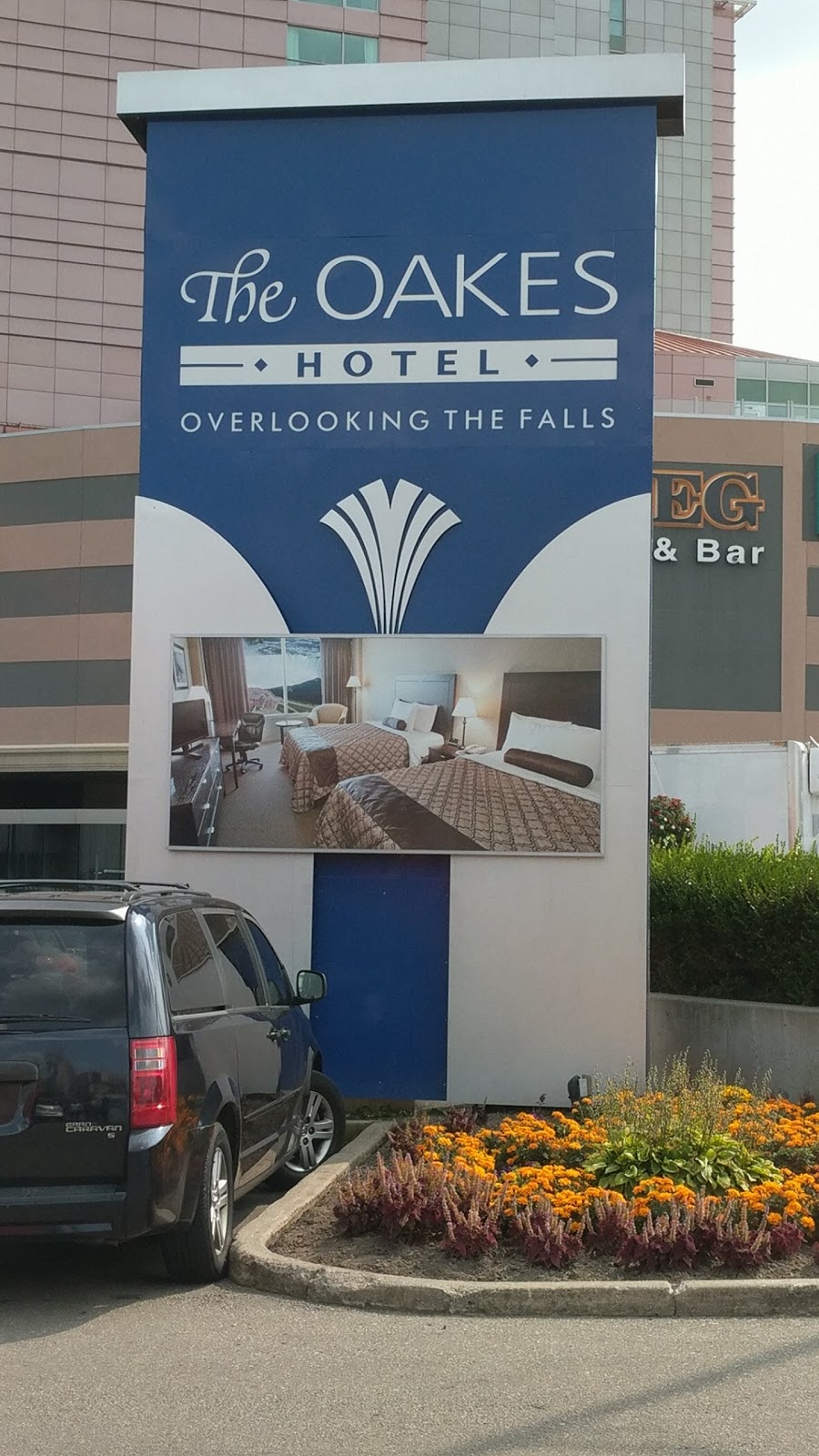 The Oakes Hotel Overlooking the Falls | 6546 Fallsview Blvd, Niagara Falls, ON L2G 3W2, Canada | Phone: (905) 356-4514
