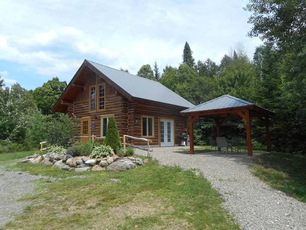 Le Chalet du Randonneur | 40 Route de lÉglise, Notre-Dame-des-Bois, QC J0B 2E0, Canada | Phone: (819) 888-2785