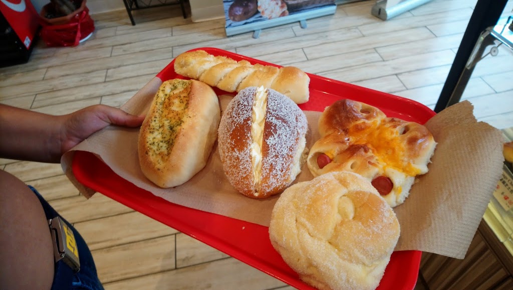 Kin-Kin Bakery | 1582 Myron Dr, Mississauga, ON L5E 2N6, Canada | Phone: (905) 990-4880