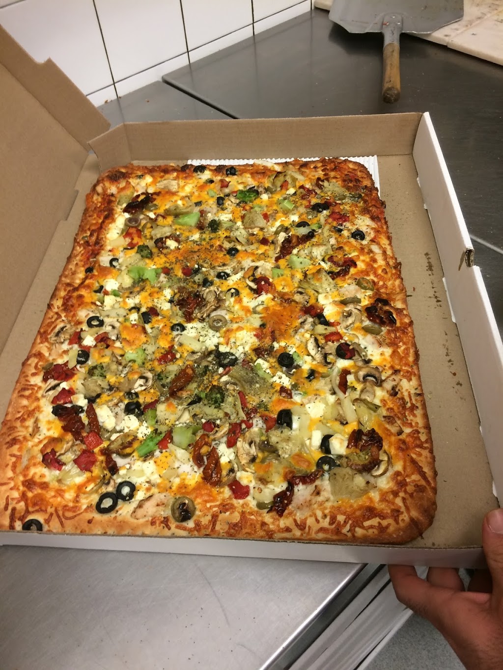 Oak Ridges Pizza House | 13071 Yonge St #26, Richmond Hill, ON L4E 1A8, Canada | Phone: (905) 773-9442