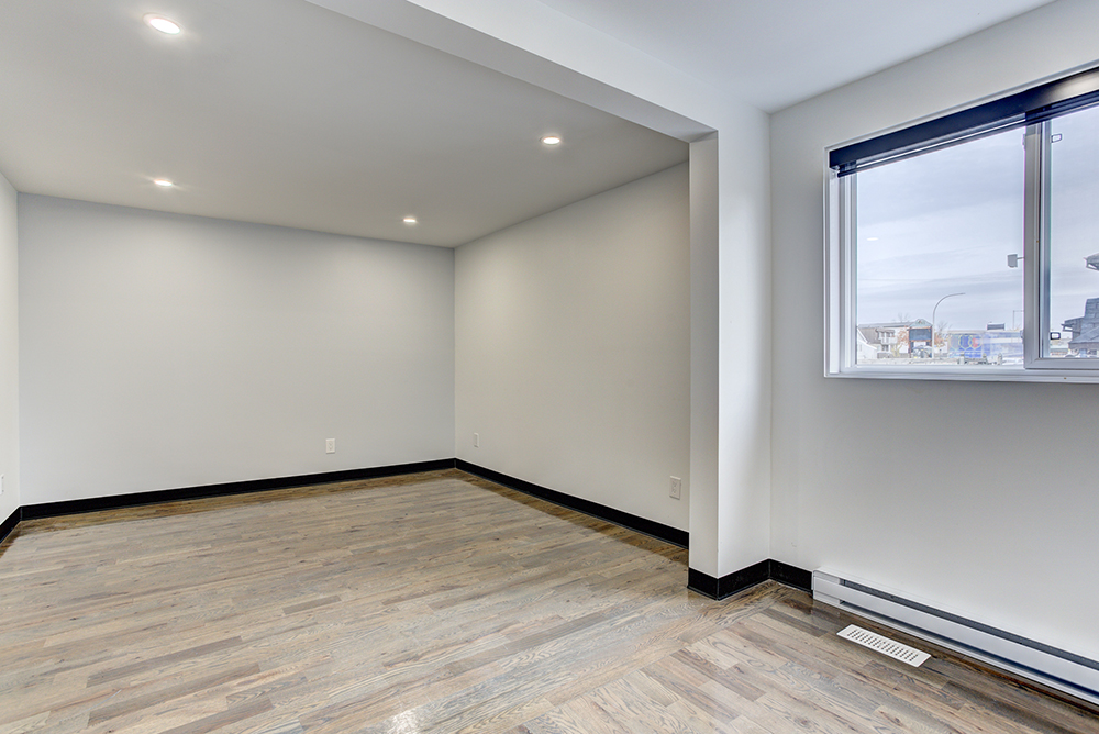 Location Bureau Laval | 1811 Boulevard des Laurentides, Laval, QC H7M 2P7, Canada | Phone: (438) 373-9263