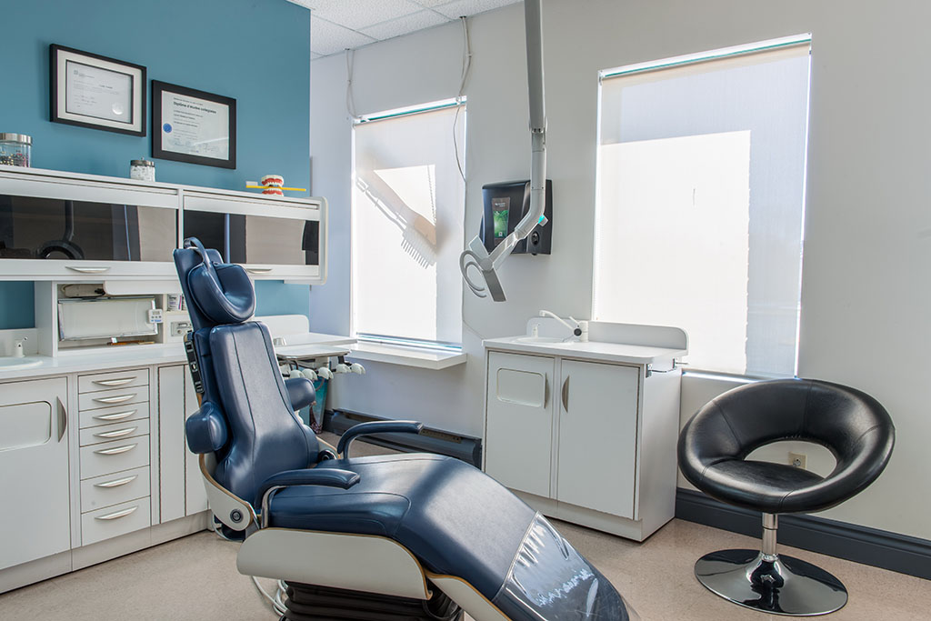Centre Dentaire Adoncour | Dentiste à Longueuil | 645 Rue Adoncour #200, Longueuil, QC J4G 2M6, Canada | Phone: (450) 646-7963