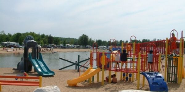 Camping Domaine du Lac Cristal | 245 CH De La Grande Ligne, Saint-Rosaire, QC G0Z 1K0, Canada | Phone: (819) 752-4275
