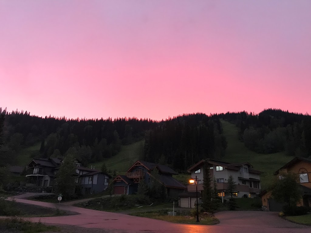 At Trails End Chalet | 2228 Sunburst Dr, Sun Peaks, BC V0E 5N0, Canada | Phone: (778) 545-6776