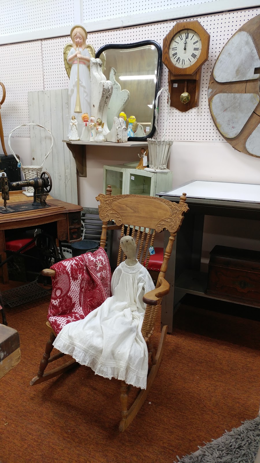 Hamilton Antique Mall | 233 Ottawa St N, Hamilton, ON L8H 3Z4, Canada | Phone: (905) 547-7000