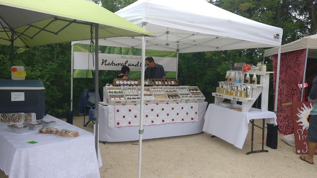East St. Paul Farmers Market | 302 Hoddinott Rd, East Saint Paul, MB R2E 0H7, Canada | Phone: (204) 668-8336