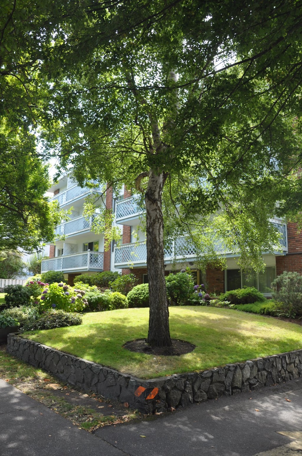 Villa Superior | 455 Superior St, Victoria, BC V8V 1T5, Canada | Phone: (250) 383-8765