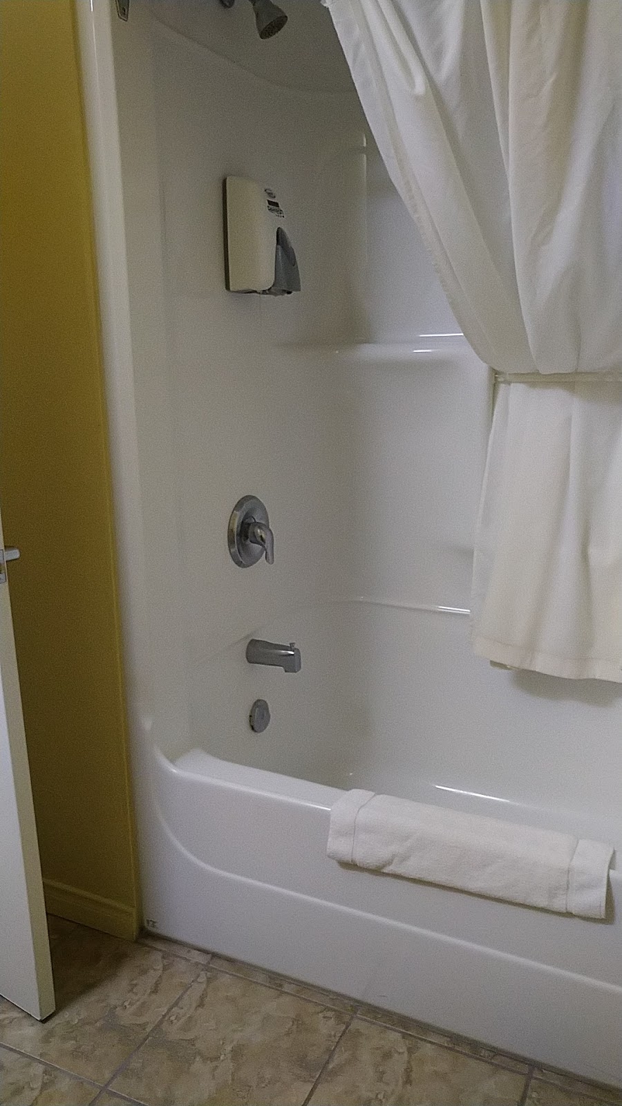 Hotel La Porte de la Matawinie | 891 Route Louis-Cyr, Saint-Jean-de-Matha, QC J0K 2S0, Canada | Phone: (450) 886-0202