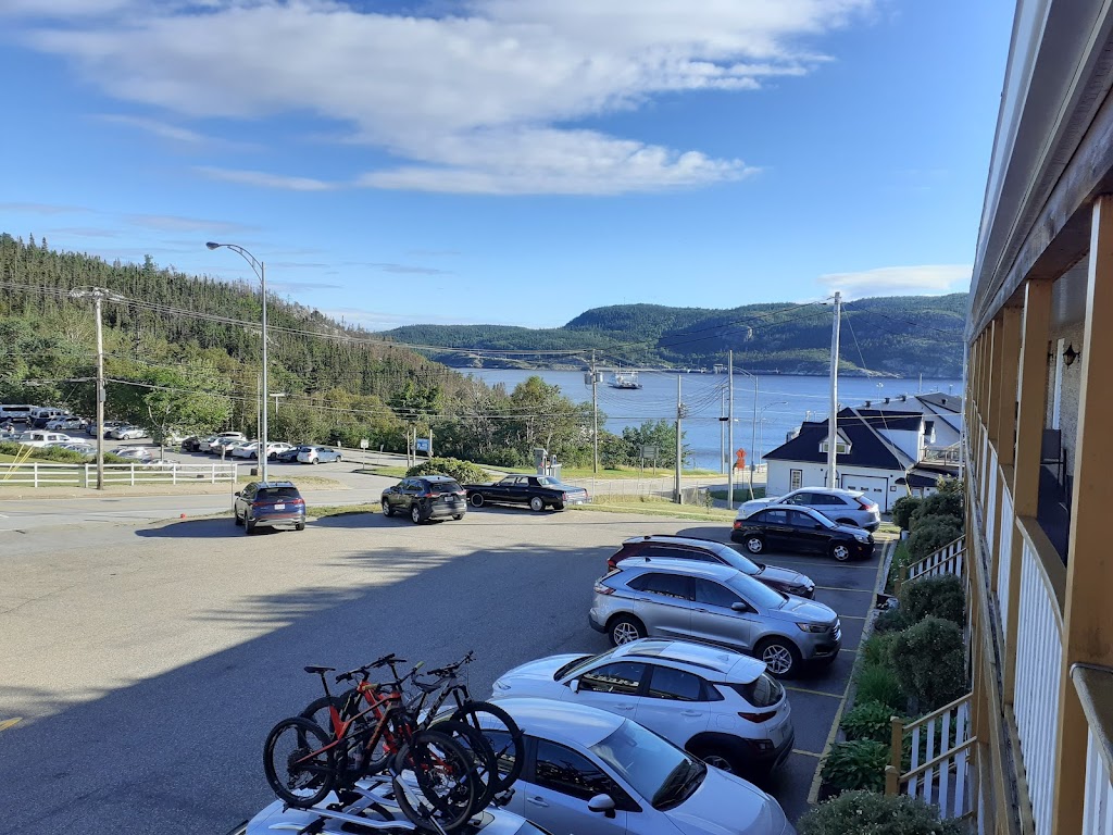 Hotel Motel Georges | 135 Rue du Bateau Passeur, Tadoussac, QC G0T 2A0, Canada | Phone: (418) 235-4393