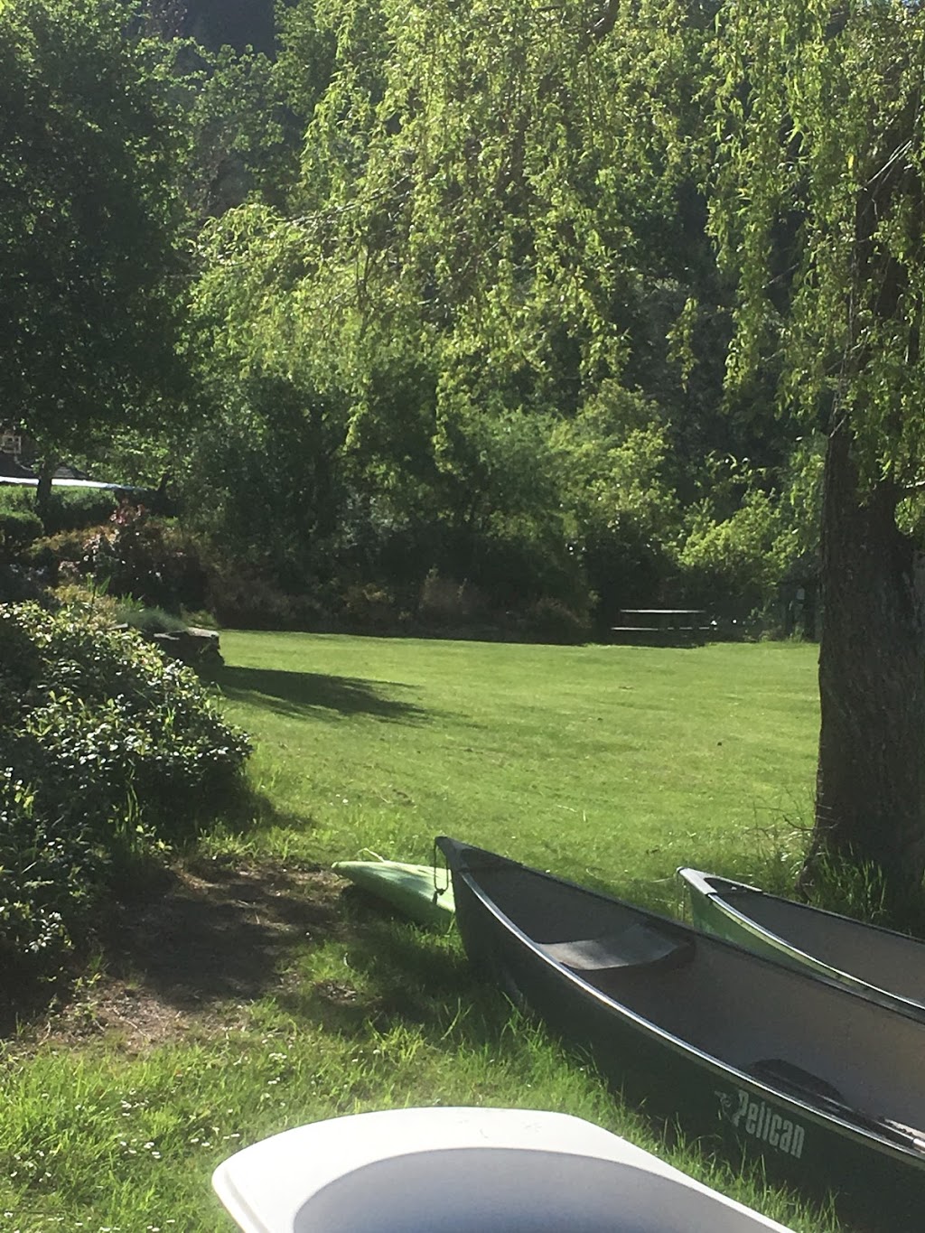 lakeside gardens resort | 1450 N End Rd, Salt Spring Island, BC V8K 1M1, Canada | Phone: (250) 537-5773