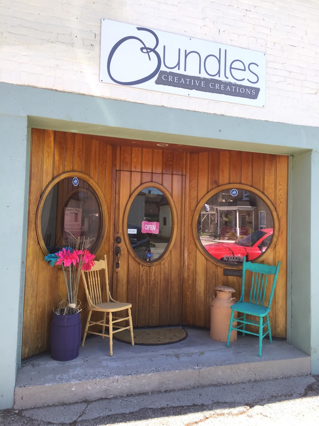Bundles Creative Studios | 1830 Wharncliffe Rd S, London, ON N6L 1K2, Canada | Phone: (519) 204-5954