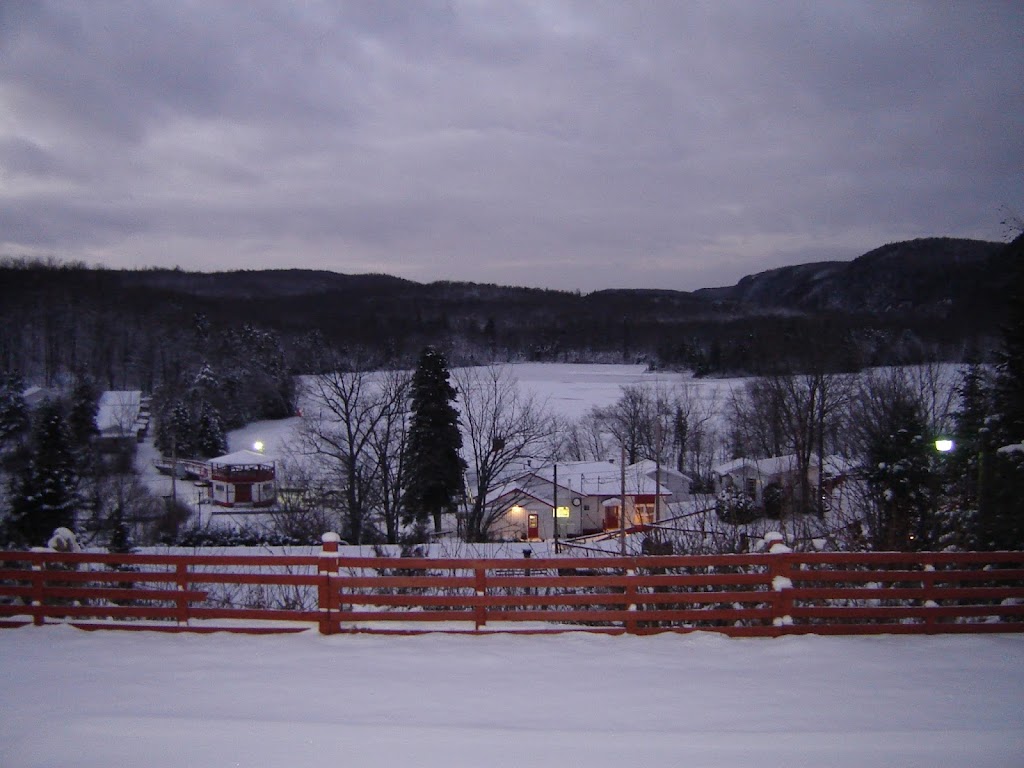 Camp et Auberge du Lac-en-Coeur | 50 Chem. du Lac en Coeur, Lac-aux-Sables, QC G0X 1M0, Canada | Phone: (418) 289-2316