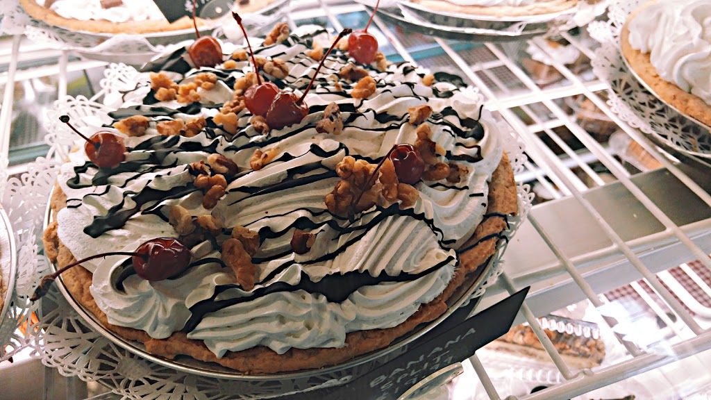 Achatz Handmade Pie Company | 75700 North Ave, Armada, MI 48005, USA | Phone: (586) 784-4743