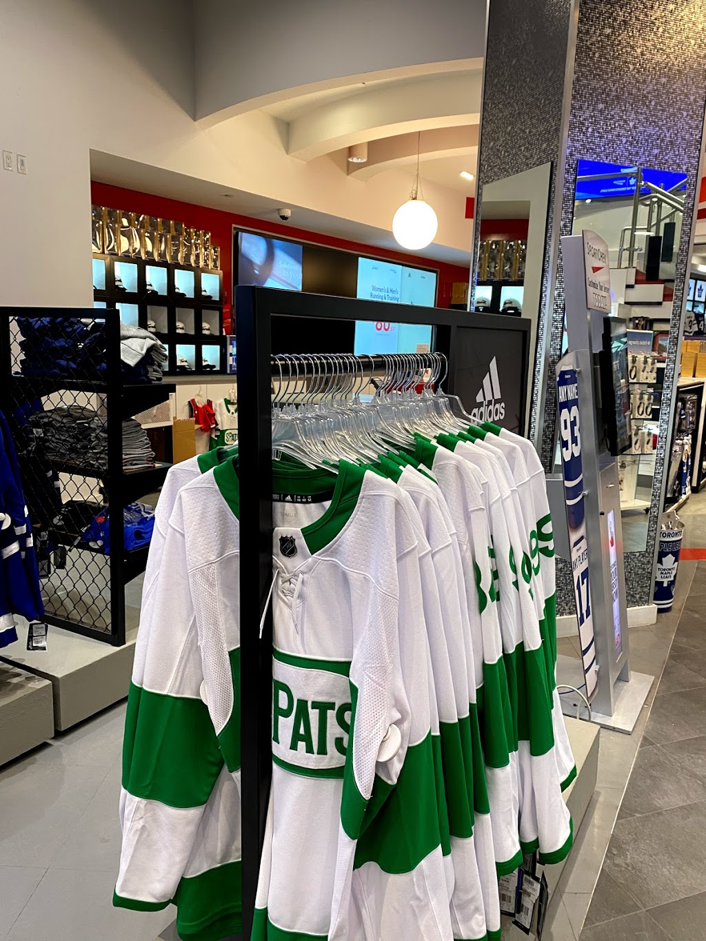 Sport Chek | MAPLE LEAF SQUARE, 15 York St, Toronto, ON M5J 0A3, Canada | Phone: (416) 981-0980