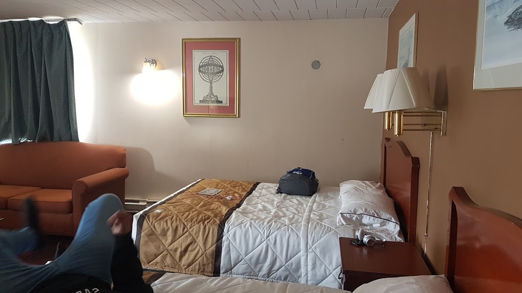 Fairway Inn & Suites | 2933 King St E, Kitchener, ON N2A 1A8, Canada | Phone: (519) 893-7011