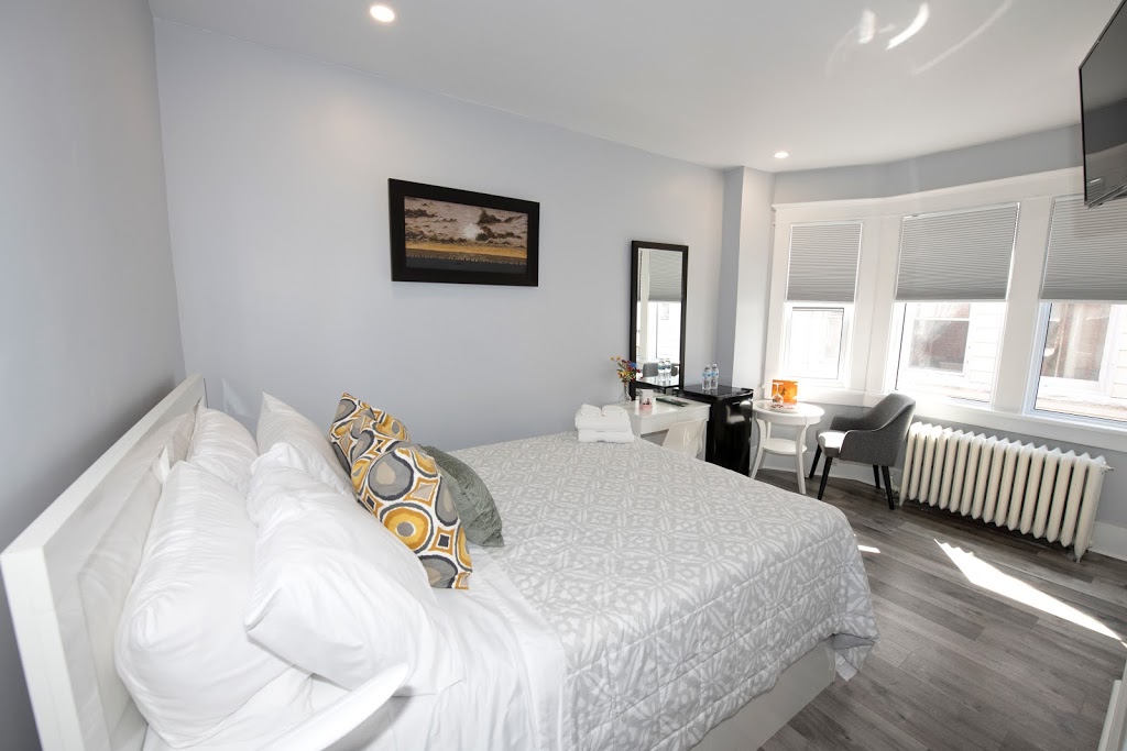 Serene Niagara Inn | 5381River road, Niagara Falls, ON L2E 3H1, Canada | Phone: (905) 805-4377