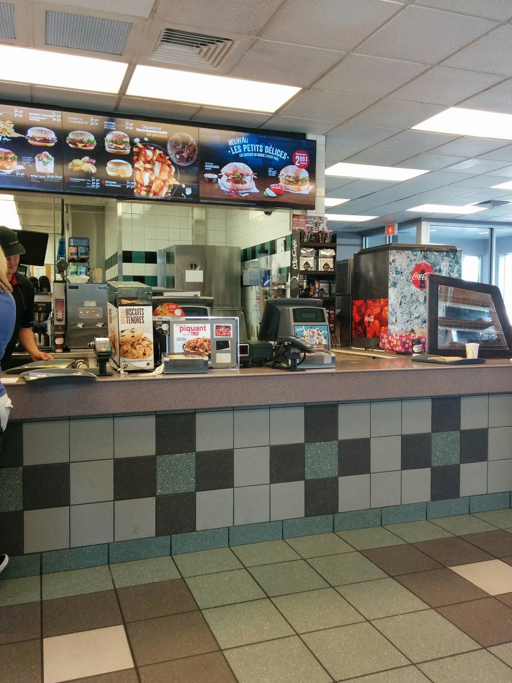 McDonalds | 650 Boulevard Roland-Therrien, Longueuil, QC J4H 4A6, Canada | Phone: (450) 928-2761