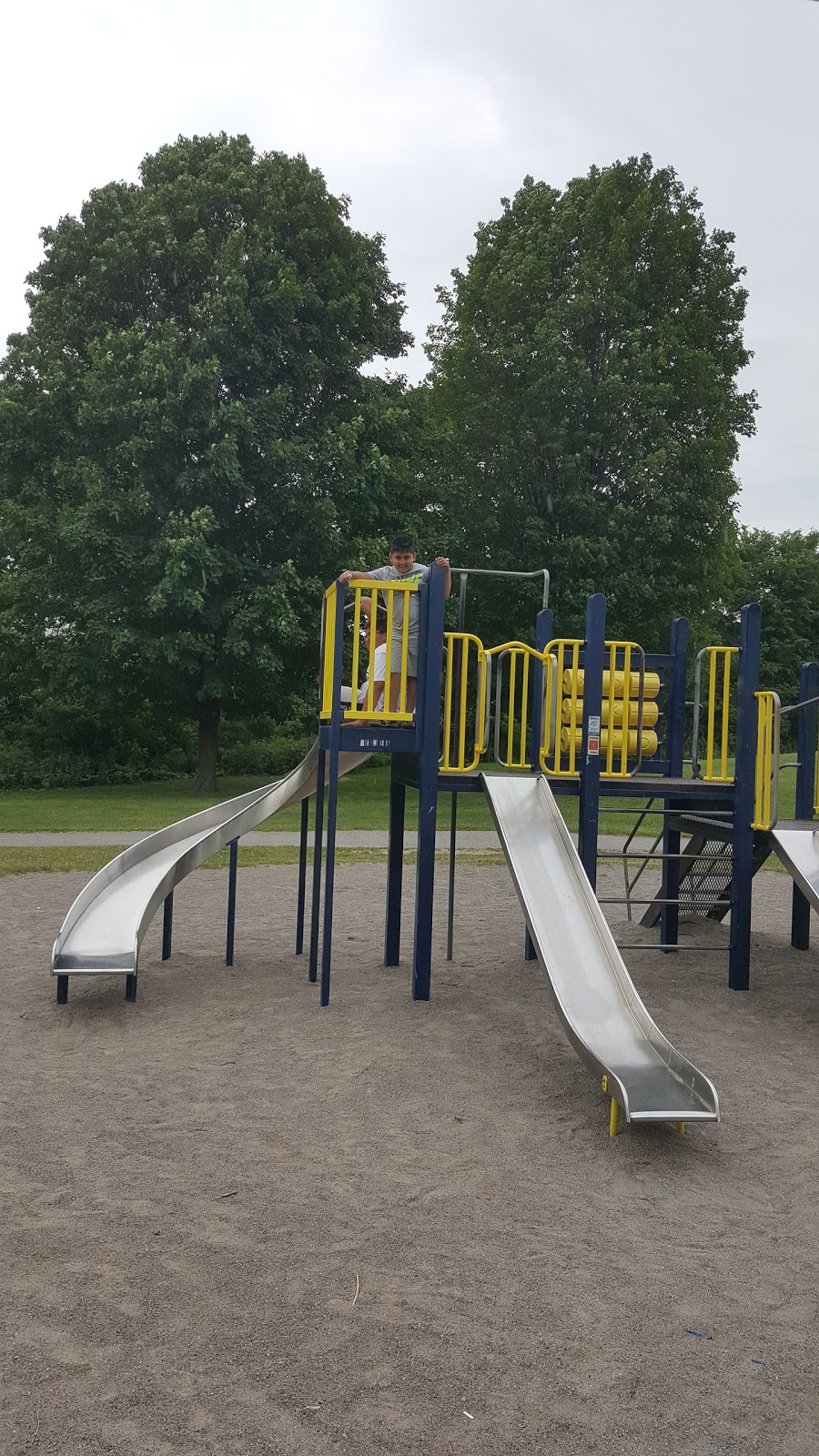 Prairie Drive Park | 70 Prairie Dr, Scarborough, ON M1L 1L5, Canada | Phone: (416) 338-4386