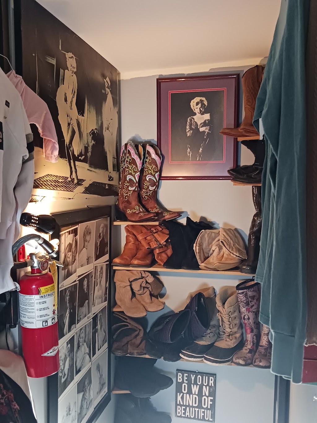 Sheps Closet | 196 Church St, Georgina, ON L4P 1J7, Canada | Phone: (416) 788-5336