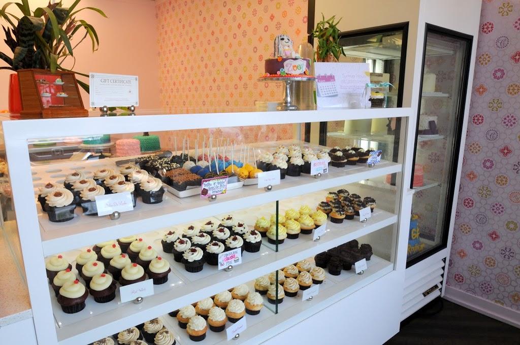 Simply Frosted Cupcakery | 5550 Lawrence Ave E #5, Scarborough, ON M1C 3B2, Canada | Phone: (416) 283-7486