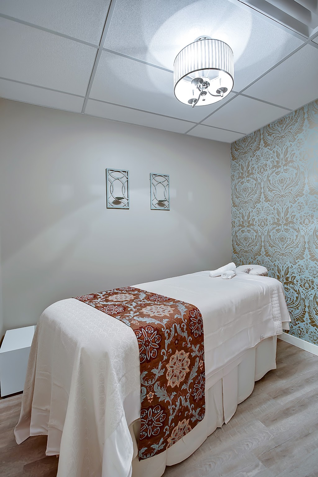 Essence Wellness Clinic - Marda Loop | 3425 22 St SW #305, Calgary, AB T2T 6S8, Canada | Phone: (403) 383-3228