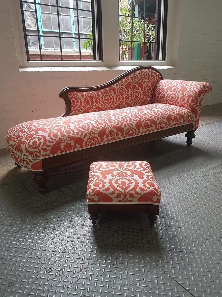 Le Divan Dodu | ex- Usine Cadbury, 5425 Rue de Bordeaux #112, Montréal, QC H2H 2P9, Canada | Phone: (514) 691-0638