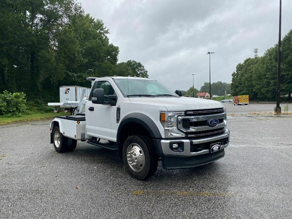 Victoria Towing Service | 3833 Cadboro Bay Rd, Victoria, BC V8N 4G1, Canada | Phone: (778) 403-7442