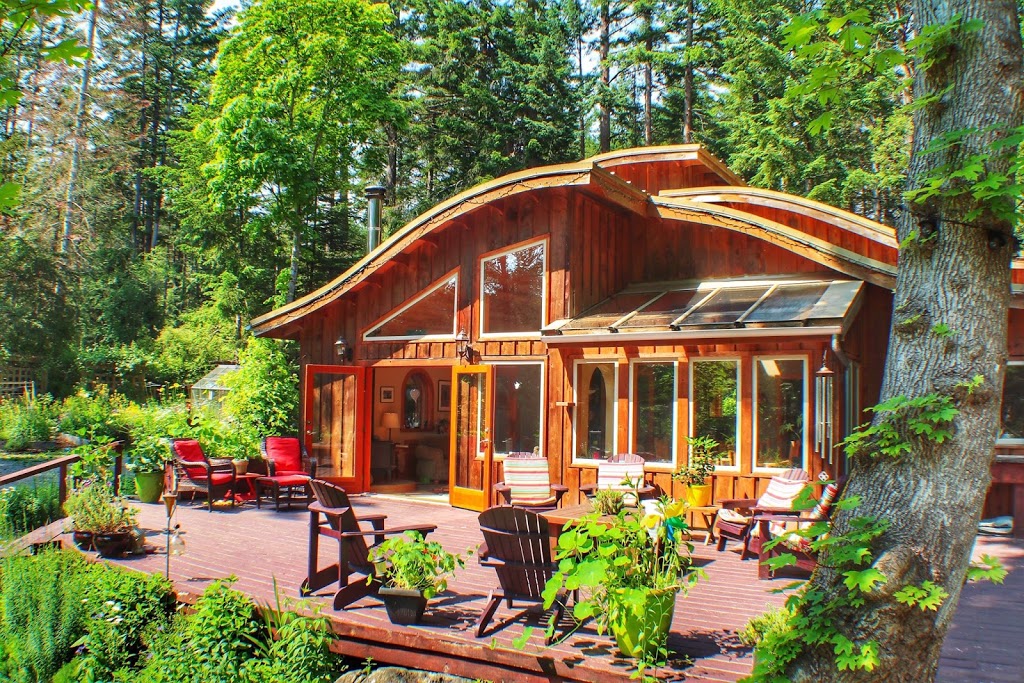 La Belle Vie Bed & Breakfast Gabriola Island | 3300 South Rd, Gabriola, BC V0R 1X7, Canada | Phone: (250) 816-2208