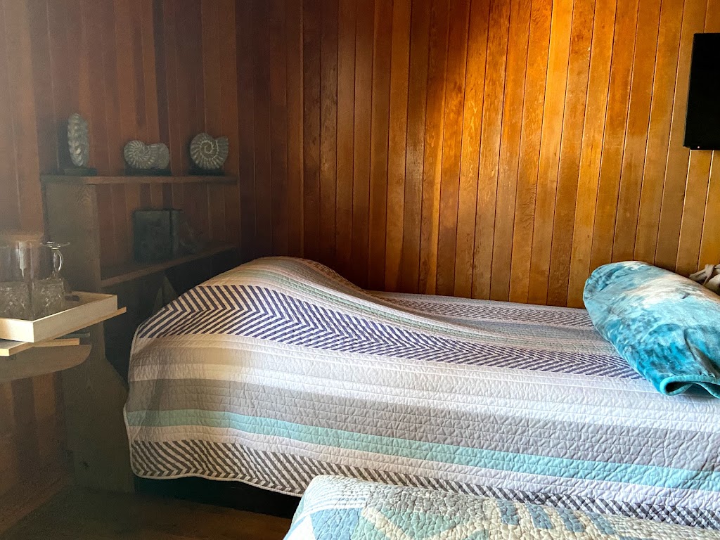 Au Vieux Pommier | 247 Rue des Forgerons, Tadoussac, QC G0T 2A0, Canada | Phone: (418) 235-4528