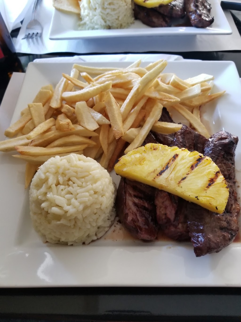Caloura Bar & Grill | 468 Rogers Rd, York, ON M6M 1B1, Canada | Phone: (647) 748-3044