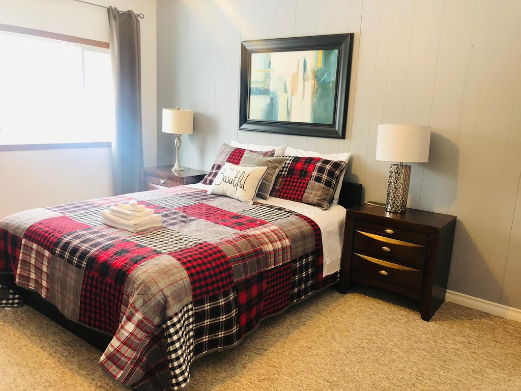 lake sparrow guest house | 1585 Port Stanton Pkwy, Severn Bridge, ON P0E 1N0, Canada | Phone: (705) 996-0008