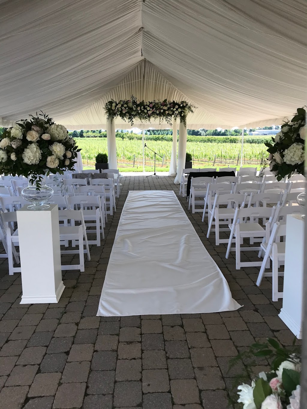 BBBlooms Floral Studio | 38 Academy St, St. Catharines, ON L2R 2M7, Canada | Phone: (905) 682-5525