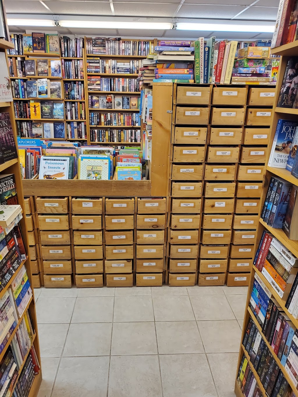 Books Galore | 7296 Hwy, Coldbrook, NS B4R 1B7, Canada | Phone: (902) 679-9816