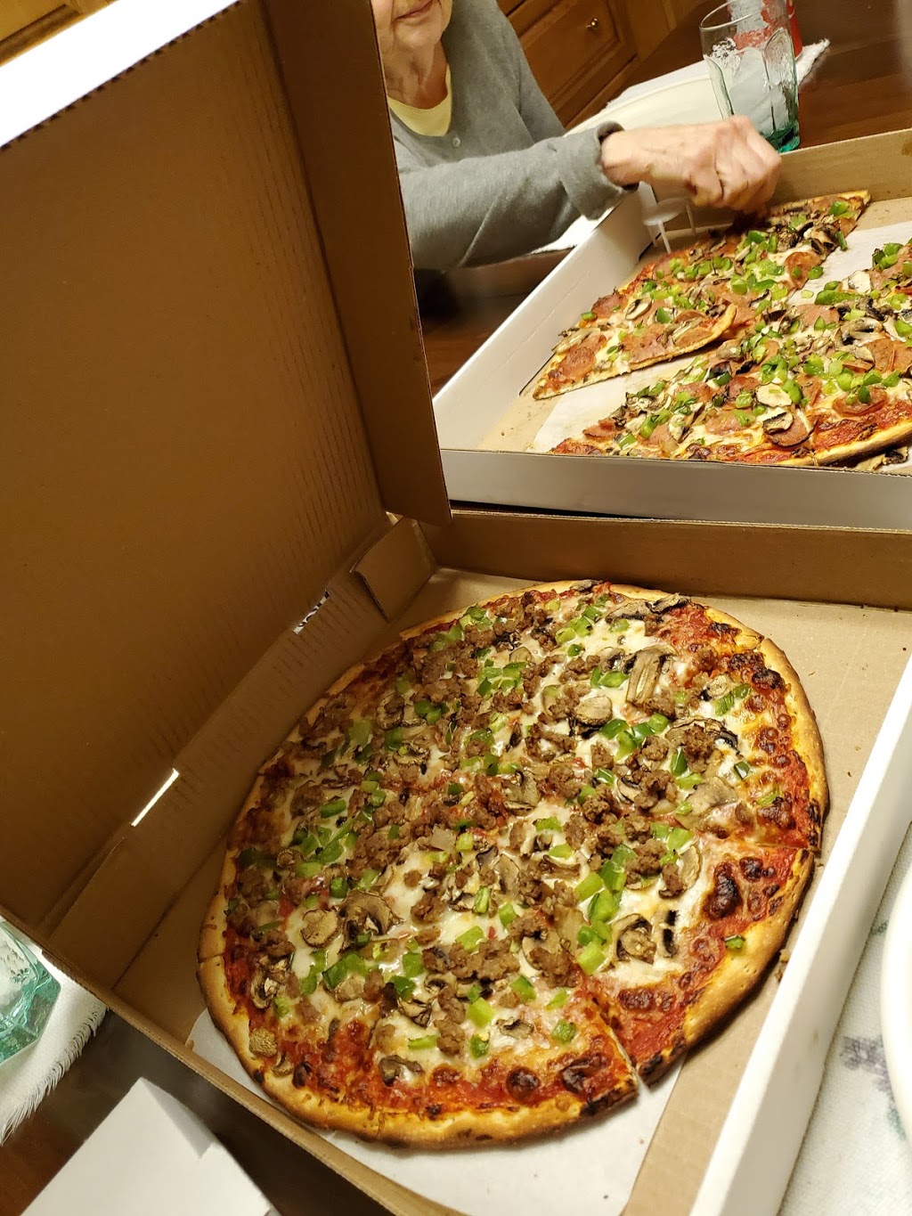 Julius Pizza | 600 Ontario, St. Catharines, ON L2N 7H8, Canada | Phone: (905) 935-7971