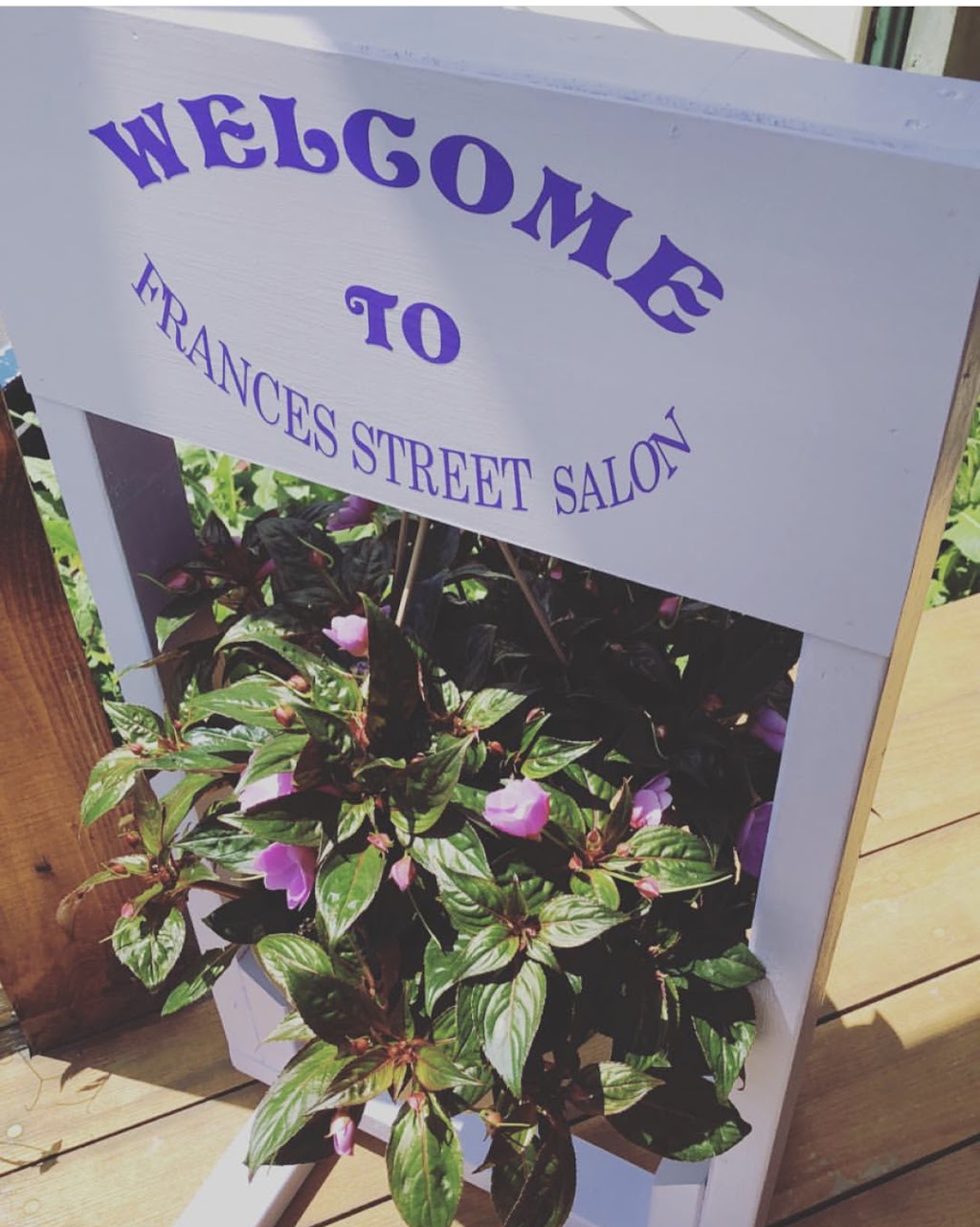 Frances street salon | 679 Frances St, Woodstock, ON N4S 2A2, Canada | Phone: (519) 421-4960
