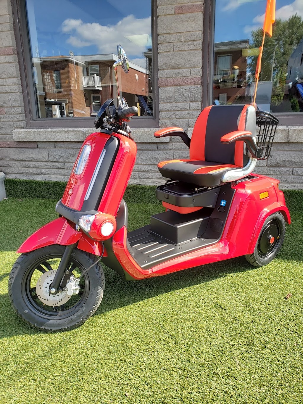 Scoot-E | 180 Rue Saint-Louis, LeMoyne, QC J4R 2L5, Canada | Phone: (450) 671-3438