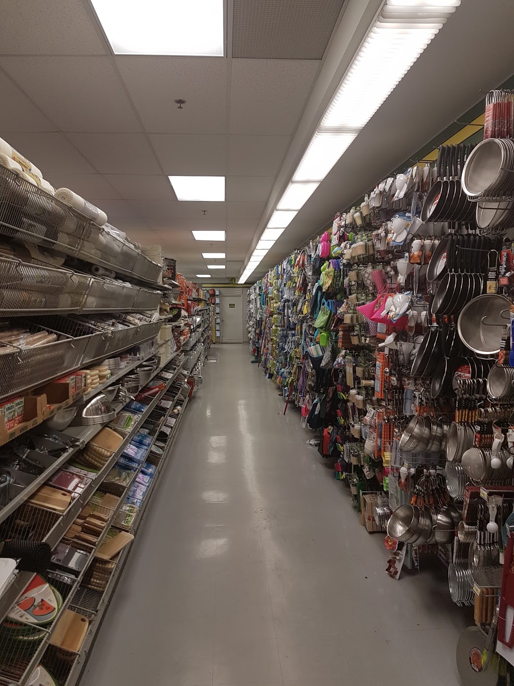 Dollarama | Achat Domaine, 3235 Avenue de Granby, Montréal, QC H1N 2Z7, Canada | Phone: (514) 257-9657